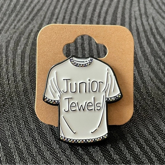 Taylor Swifts 2008 Album Fearless Enamel  Pins - Picture 2 of 3